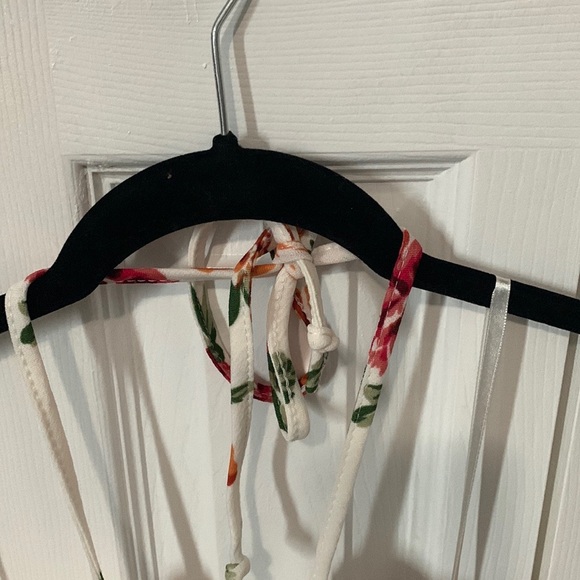 Entro V-neck White Halter Dress with Red and Orange Floral Pattern US Size Small - Picture 5 of 7